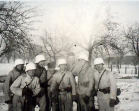 ww_military group in snow