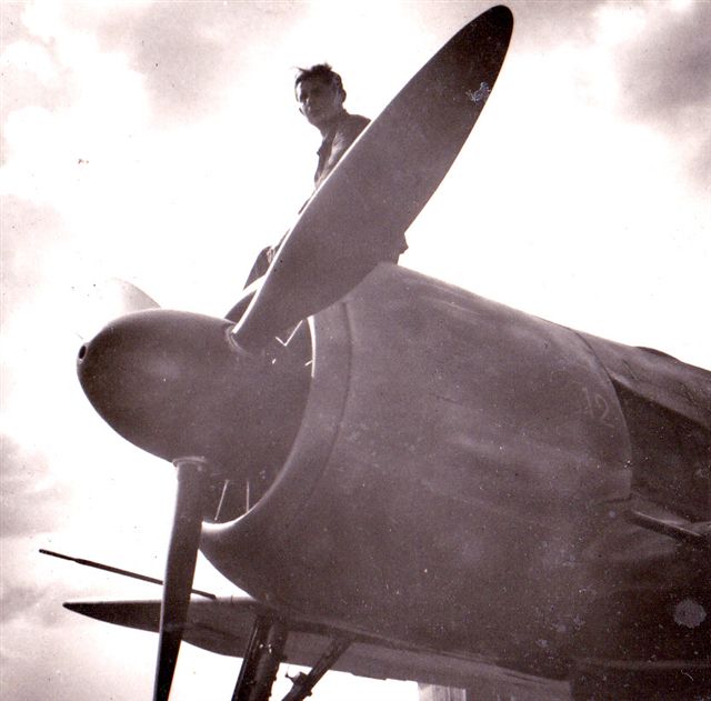 "Pipifax"(Thielen), who took care of Poldi's plane, traveled with him whenever he changed locations.