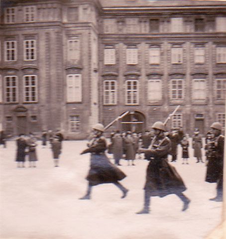 And watched the Czech Guards at the Hradschin (Hradcany) - Prague Castle