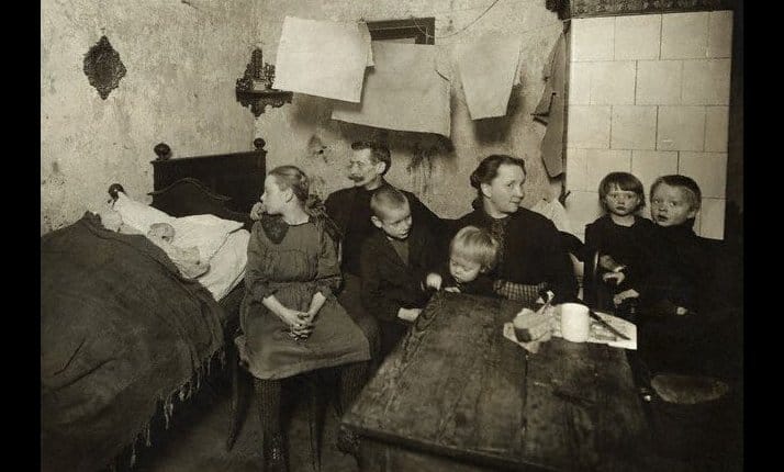 Large German family after 1919 with insufficient living space.