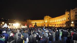 Opposition mob at Hofburg palace.