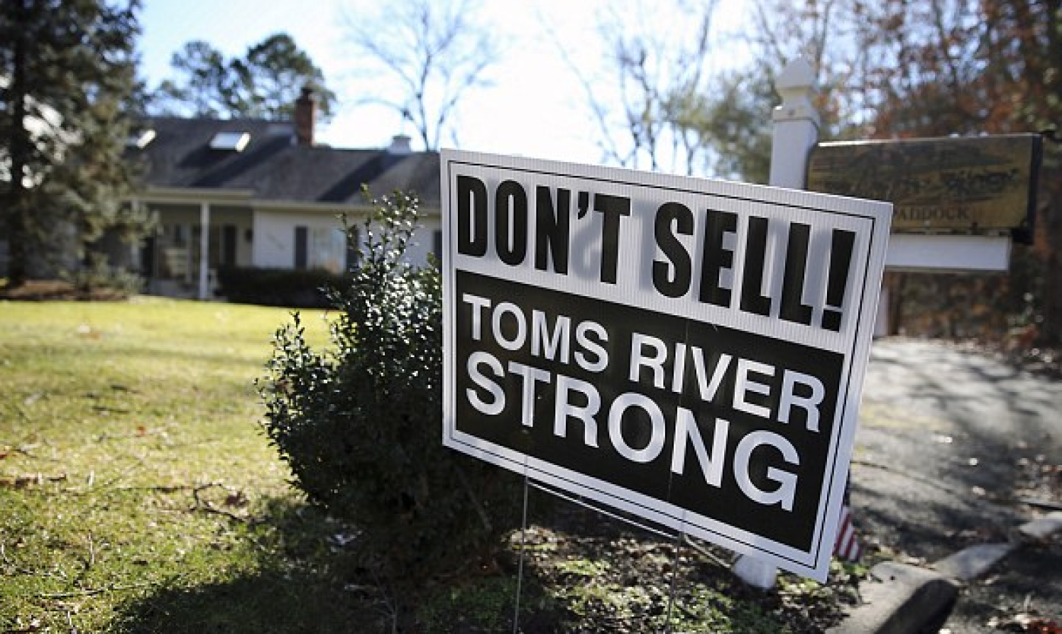 A "Don't Sell!" sign in Toms River 