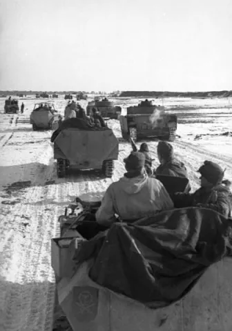 Russland, Schützenpanzer und Panzer im Winter Cherkassy