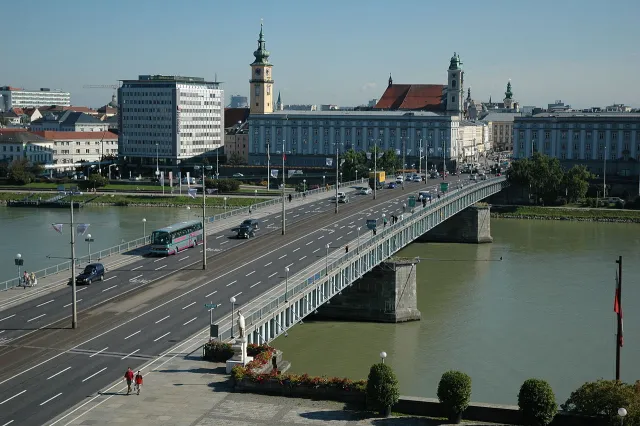 Niebelungen Bridge in Linz